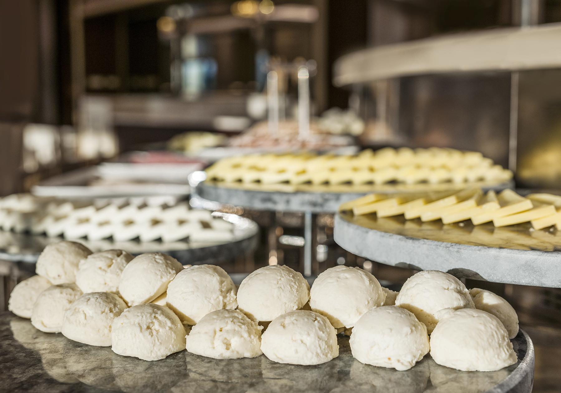 Elite World Grand Istanbul Basin Ekspres Hotel Екстериор снимка Mozzarella cheese