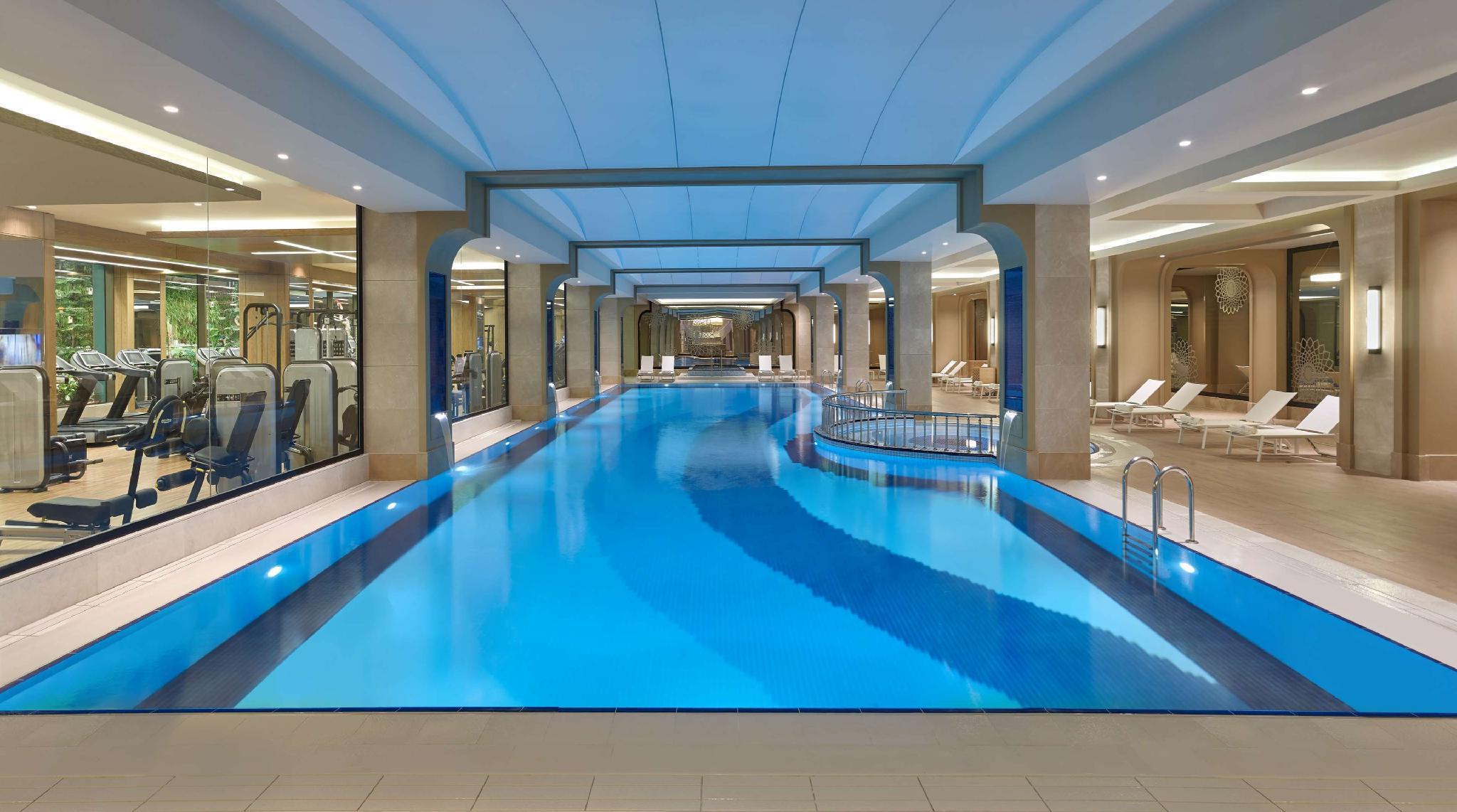 Elite World Grand Istanbul Basin Ekspres Hotel Екстериор снимка The pool at the Four Seasons Hotel, London