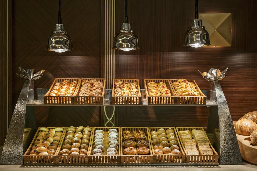Elite World Grand Istanbul Basin Ekspres Hotel Екстериор снимка Buns at a bakery