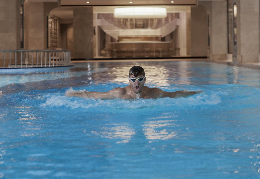 Elite World Grand Istanbul Basin Ekspres Hotel Екстериор снимка Swimming pool