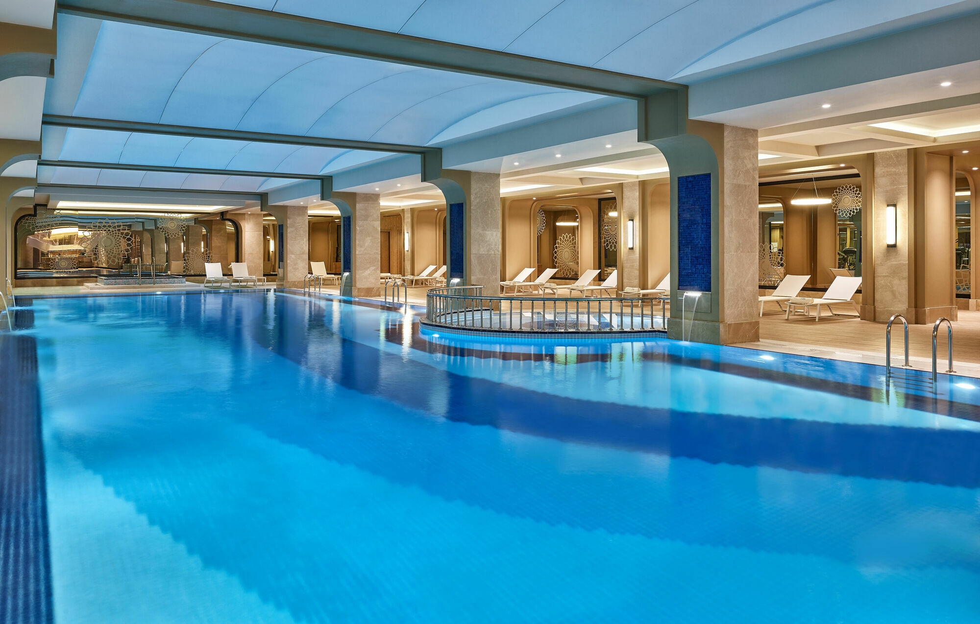 Elite World Grand Istanbul Basin Ekspres Hotel Екстериор снимка Indoor pool