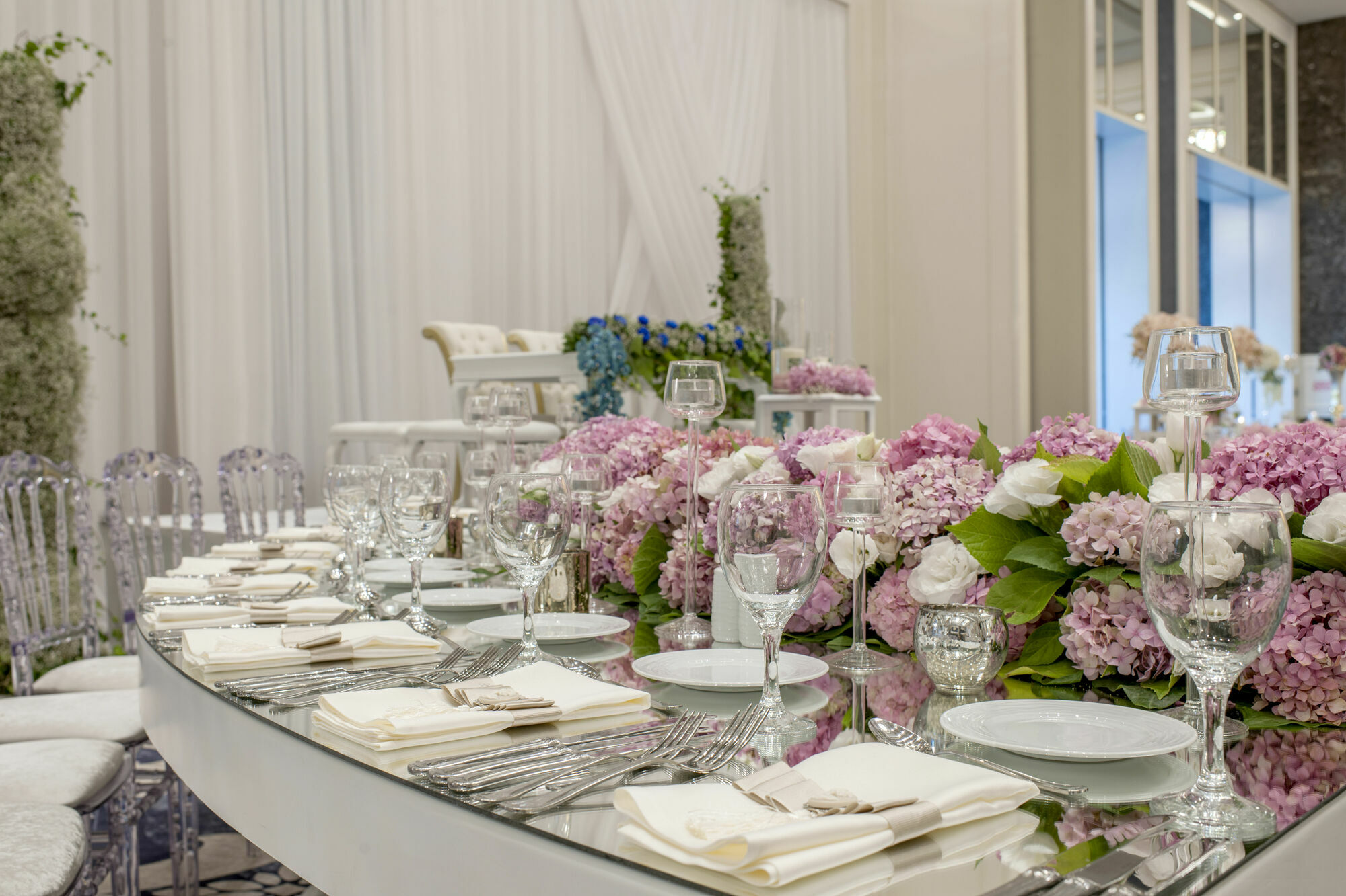 Elite World Grand Istanbul Basin Ekspres Hotel Екстериор снимка A table set for a wedding reception